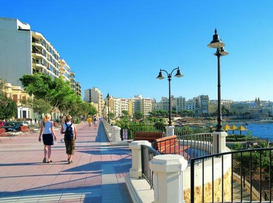 Contemporary, Luxury Apartment With Valletta And Harbour Views Sliema Buitenkant foto
